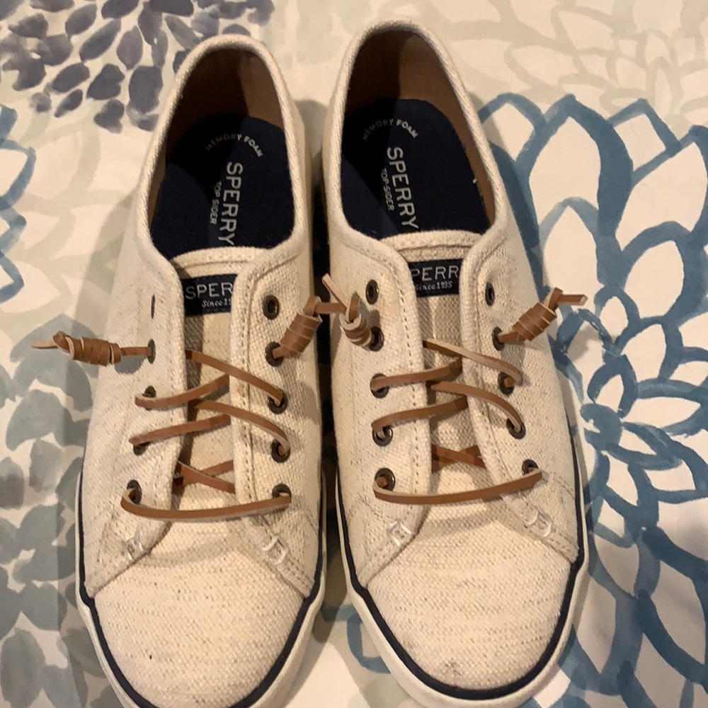 Canvas /Burlap Sperry sneakers